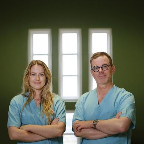 Elín Metta Jensen, læknanemi við HÍ ogTómasar Guðbjartsson prófessor við Læknadeild